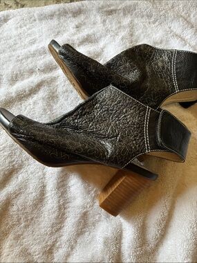 L’Artiste Spring Step Leather Flower Embossed Heel Ankle Boots Peep Toe 41/9